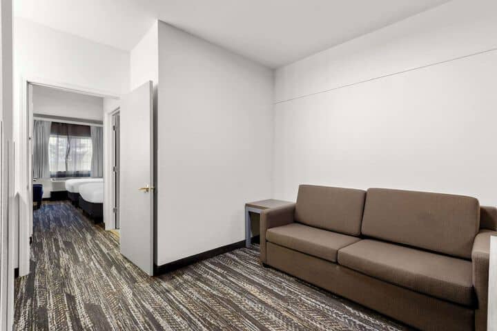 Room 6 of 29