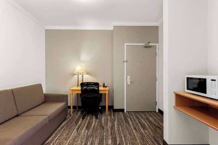 Room 10 of 29